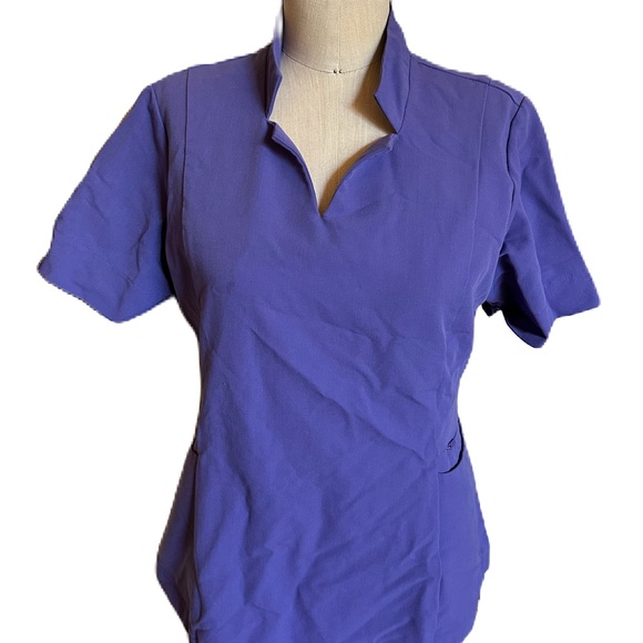 FIGS Technical Collection Women’s Scrubs Purple Top. Size Small - Picture 1 of 6